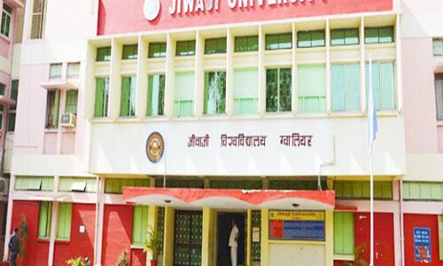 छात्राओं को दे रहे घटिया खाना, शिकायत की तो संचालक ने लगाए झूठे आरोप