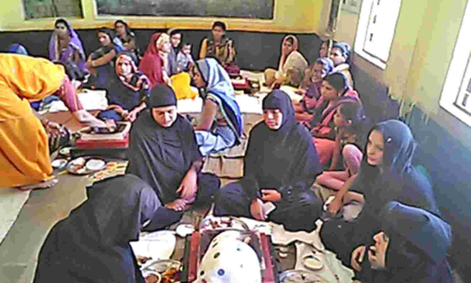 मुस्लिम महिलाओं ने दीं यज्ञ में आहूतियां