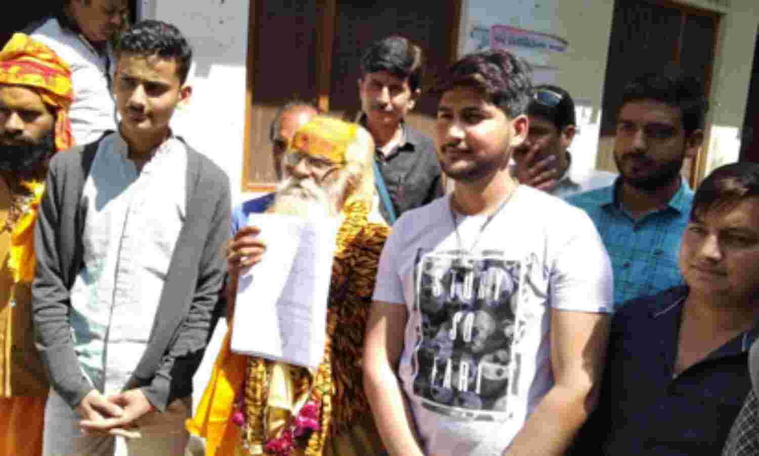 पहले दिन मथुरा लोकसभा सीट से भरे दो नामांकन