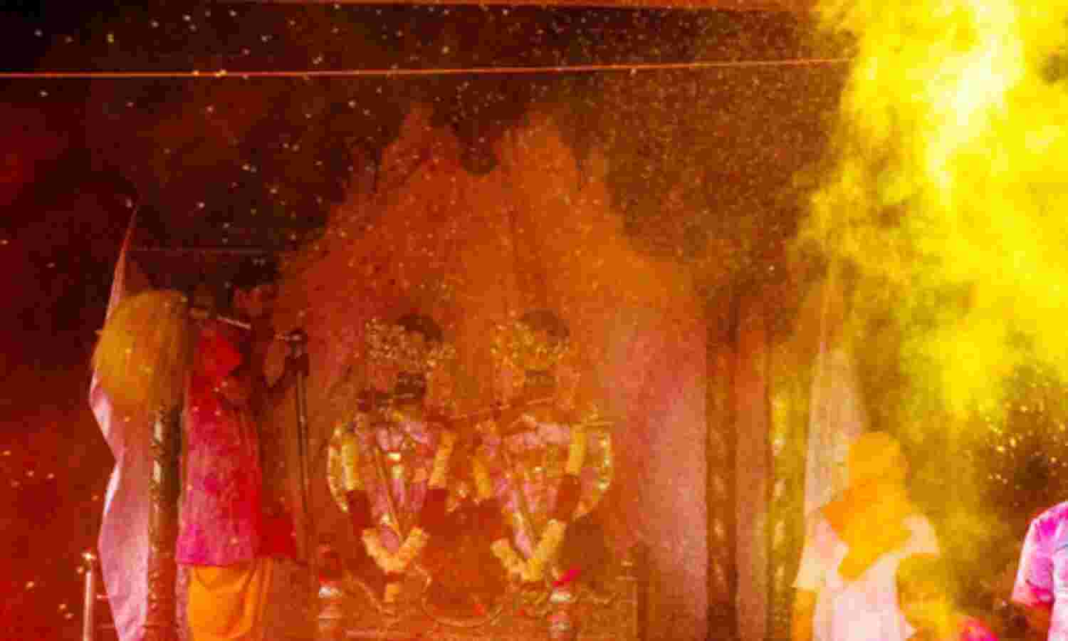 उड़त गुलाल लाल भए बादर...