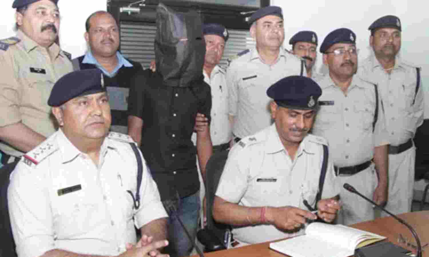 चोरी करते समय जाग गया था चौकीदार, खंजर मारकर की हत्या