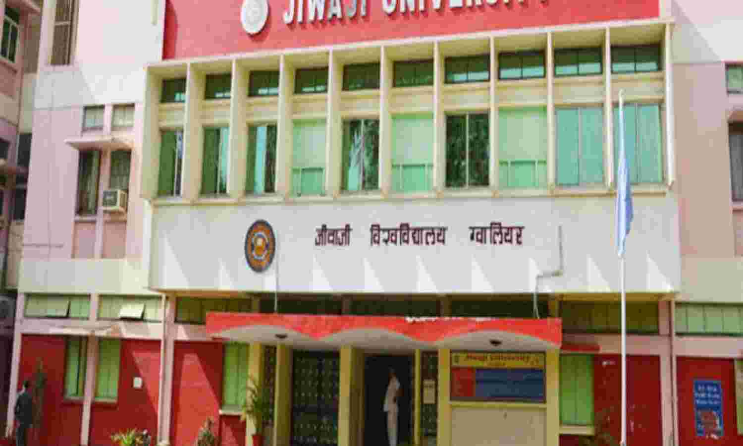 अंग्रेजी में आया प्रश्न पत्र, भड़के   छात्र