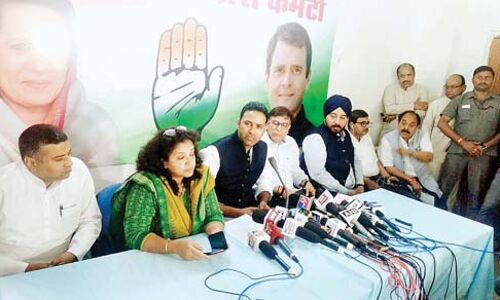 नरोत्तम दो लाख का ईनाम तैयार रखें, किसान पहुंचेंगे