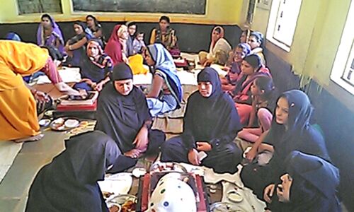 मुस्लिम महिलाओं ने दीं यज्ञ में आहूतियां