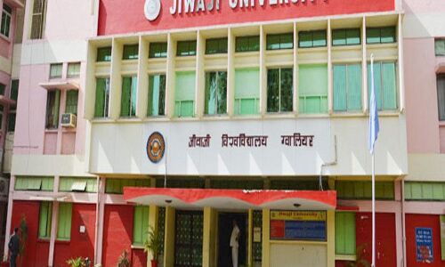 अंग्रेजी में आया प्रश्न पत्र, भड़के   छात्र