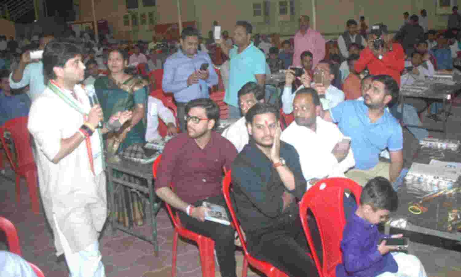 बताओ तो, क्यों हार जाता हूँ गुना