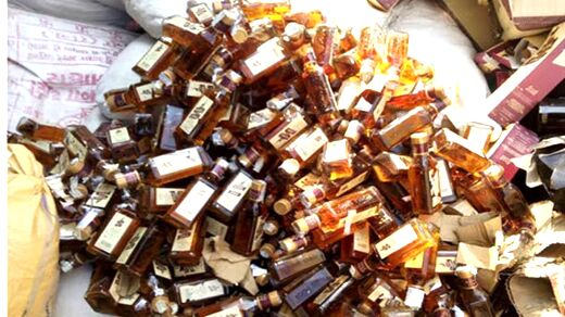 परचून के खोखे में अवैध शराब