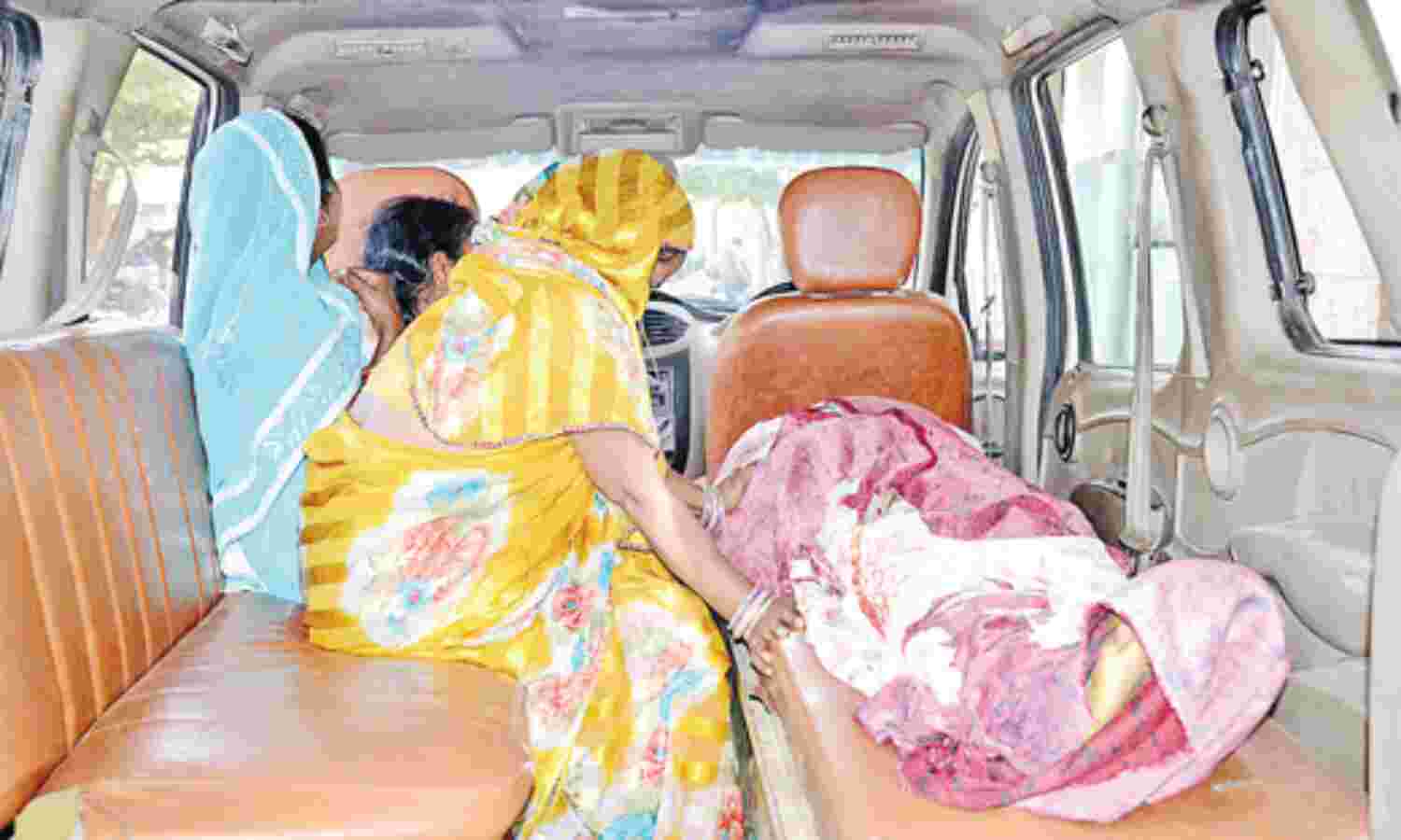 टेक्नीशियन की मौत पर परिजनों ने किया घेराव