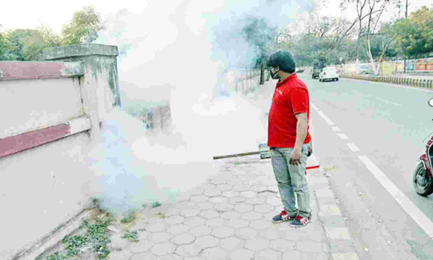 मच्छरों की रोकथाम के लिए फोगिंग अभियान जोरों पर