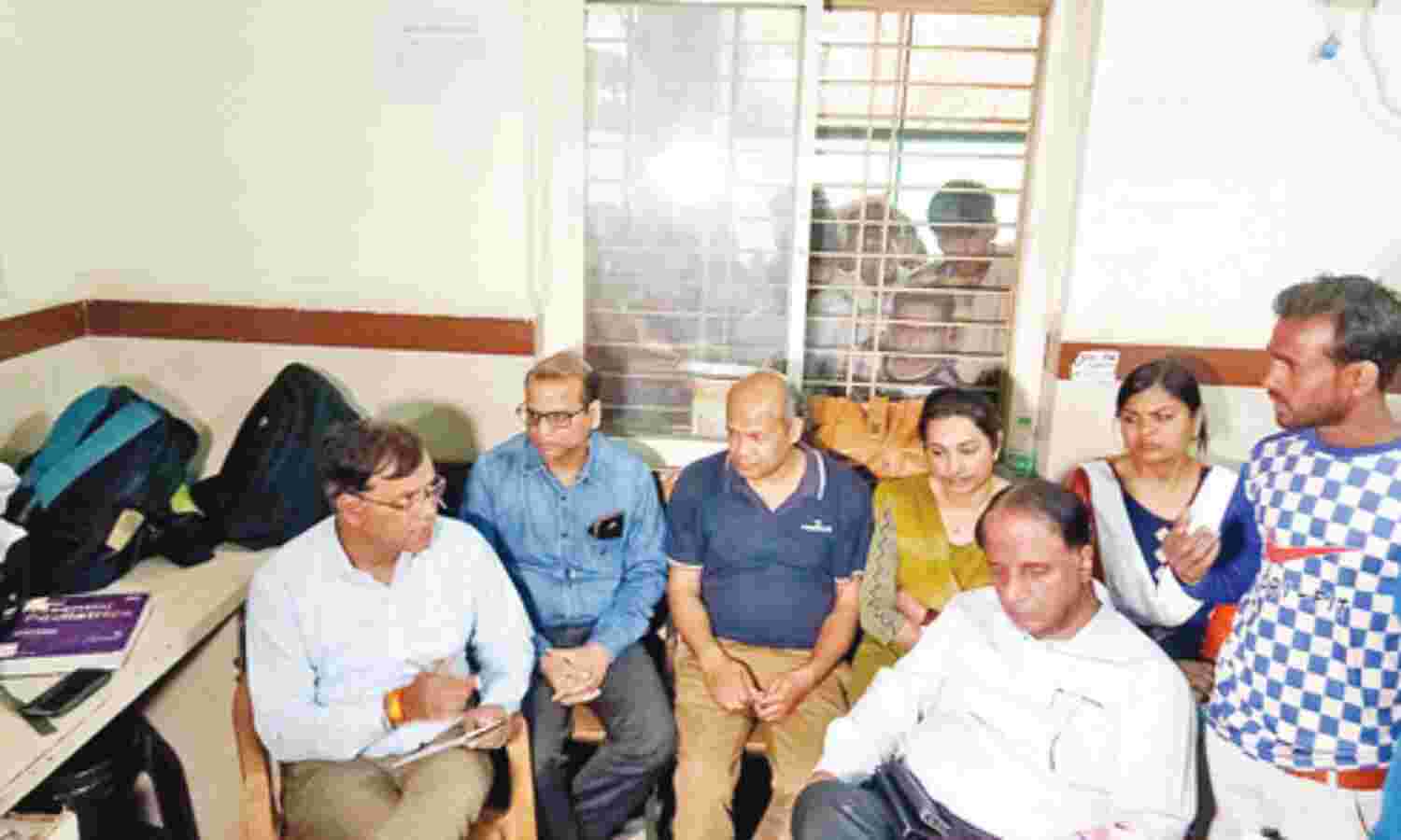 इधर-उधर भटकाया जाता है, अगर एक्सरे हो जाता तो तसल्ली हो जाती