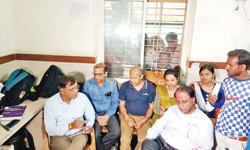 इधर-उधर भटकाया जाता है, अगर एक्सरे हो जाता तो तसल्ली हो जाती