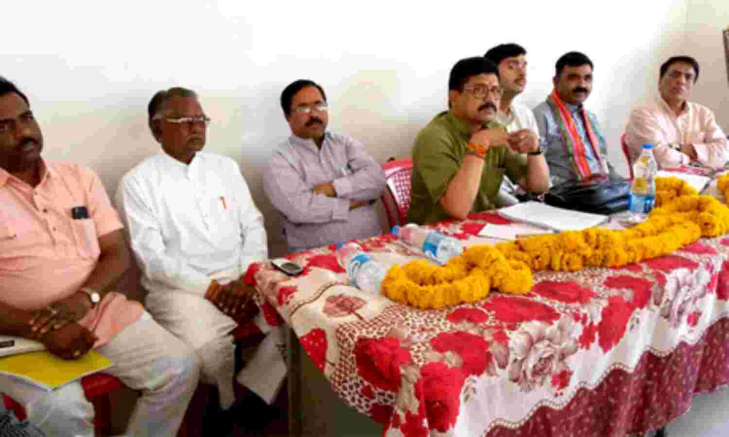 कांग्रेस कर रही सेना का अपमान: पाराशर