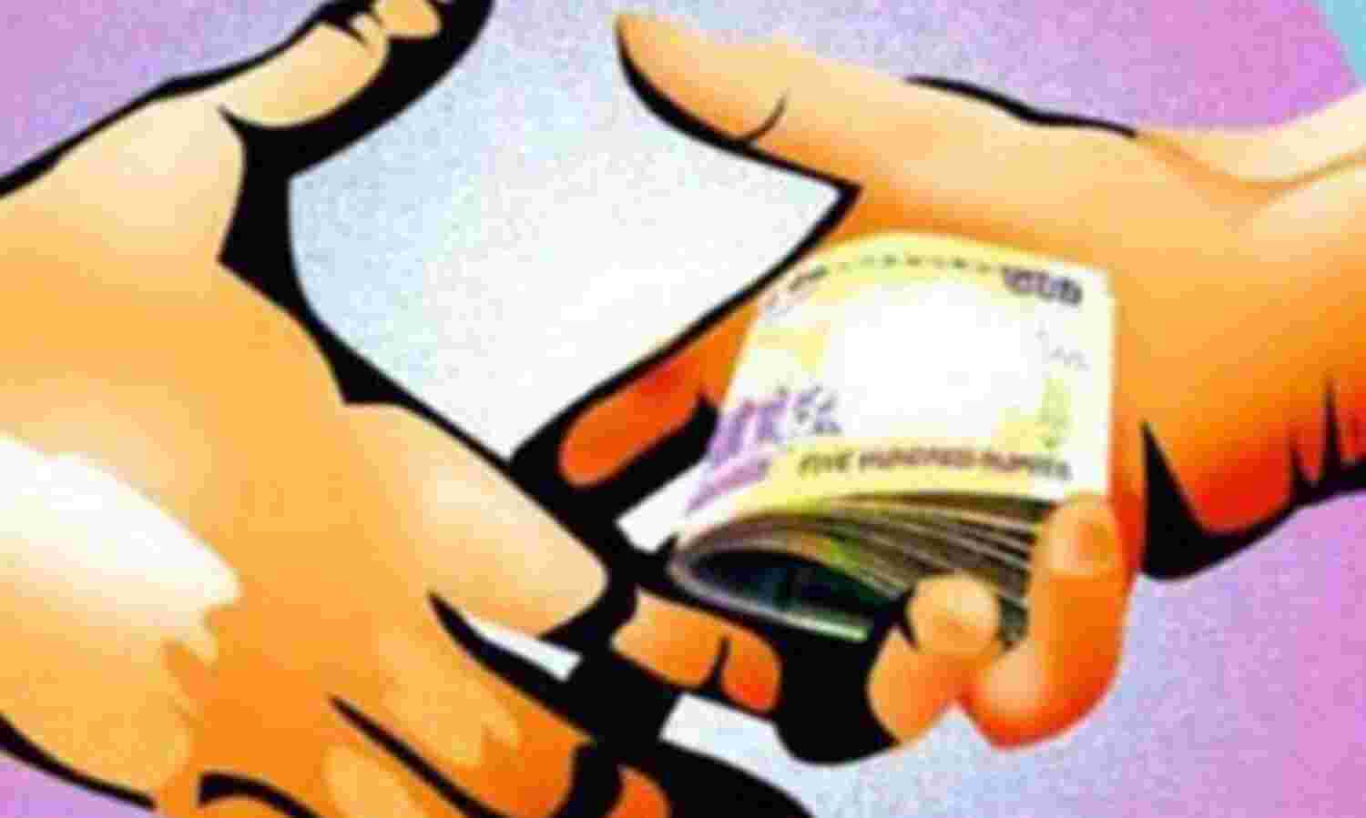 अवैध वसूली करती पुलिस को पकड़ने एसपी ने बिछाया जाल