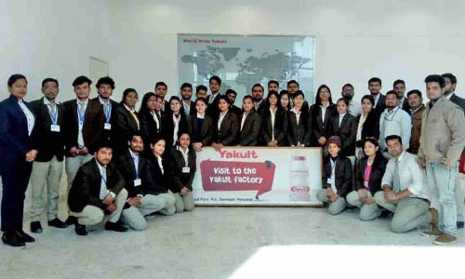 राजीव एकेडमी के विद्यार्थी याकुल्ट में इंडस्ट्रियल विजिट कर लौटे