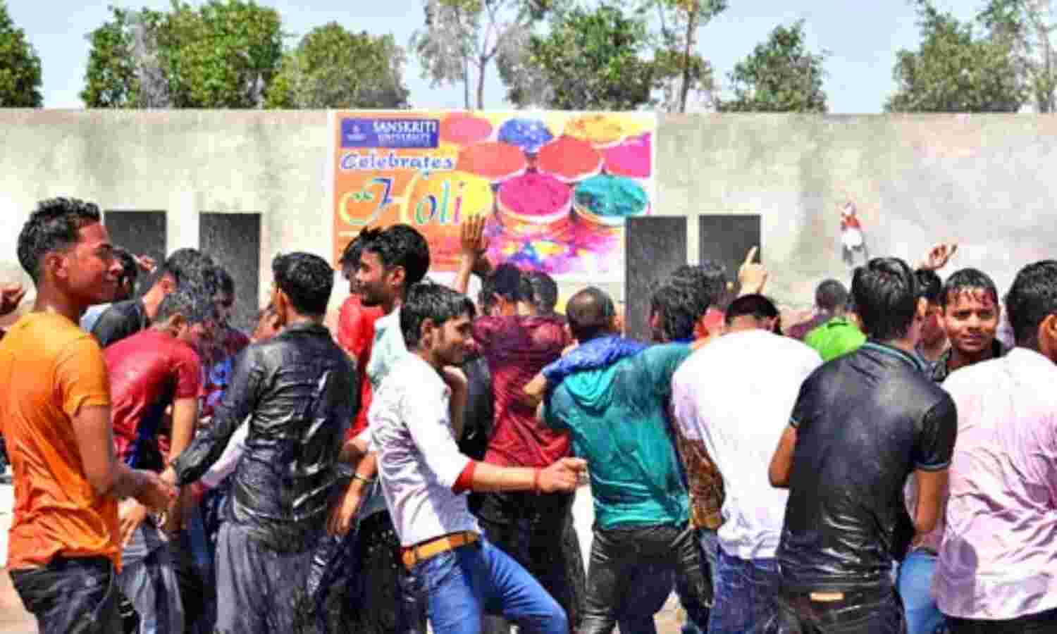 संस्कृति विश्वविद्यालय में हर्षोल्लास से मना होलिकात्सव