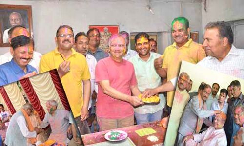 होली पर खूब बरसा रंग और उड़ा गुलाल