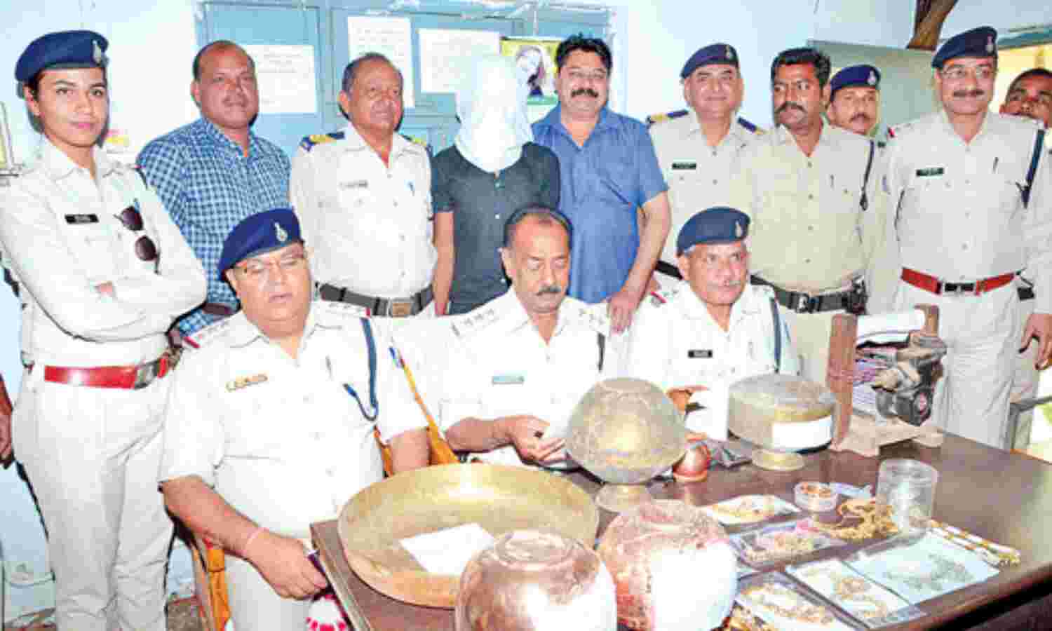 चौकीदार की हत्या करने से पहले आरोपी ने दर्जनों जगह की थी चोरी चौकीदार की हत्या करने से पहले आरोपी ने दर्जनों जगह की थी चोरी