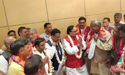 सपा बसपा और कांग्रेस के कई दिग्गज भाजपा में शामिल सपा बसपा और कांग्रेस के कई दिग्गज भाजपा में शामिल