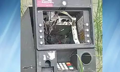 एटीएम उखाड़ने वाले गैंग का एक सदस्य और गिरफ्तार एटीएम उखाड़ने वाले गैंग का एक सदस्य और गिरफ्तार