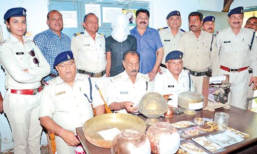 चौकीदार की हत्या करने से पहले आरोपी ने दर्जनों जगह की थी चोरी