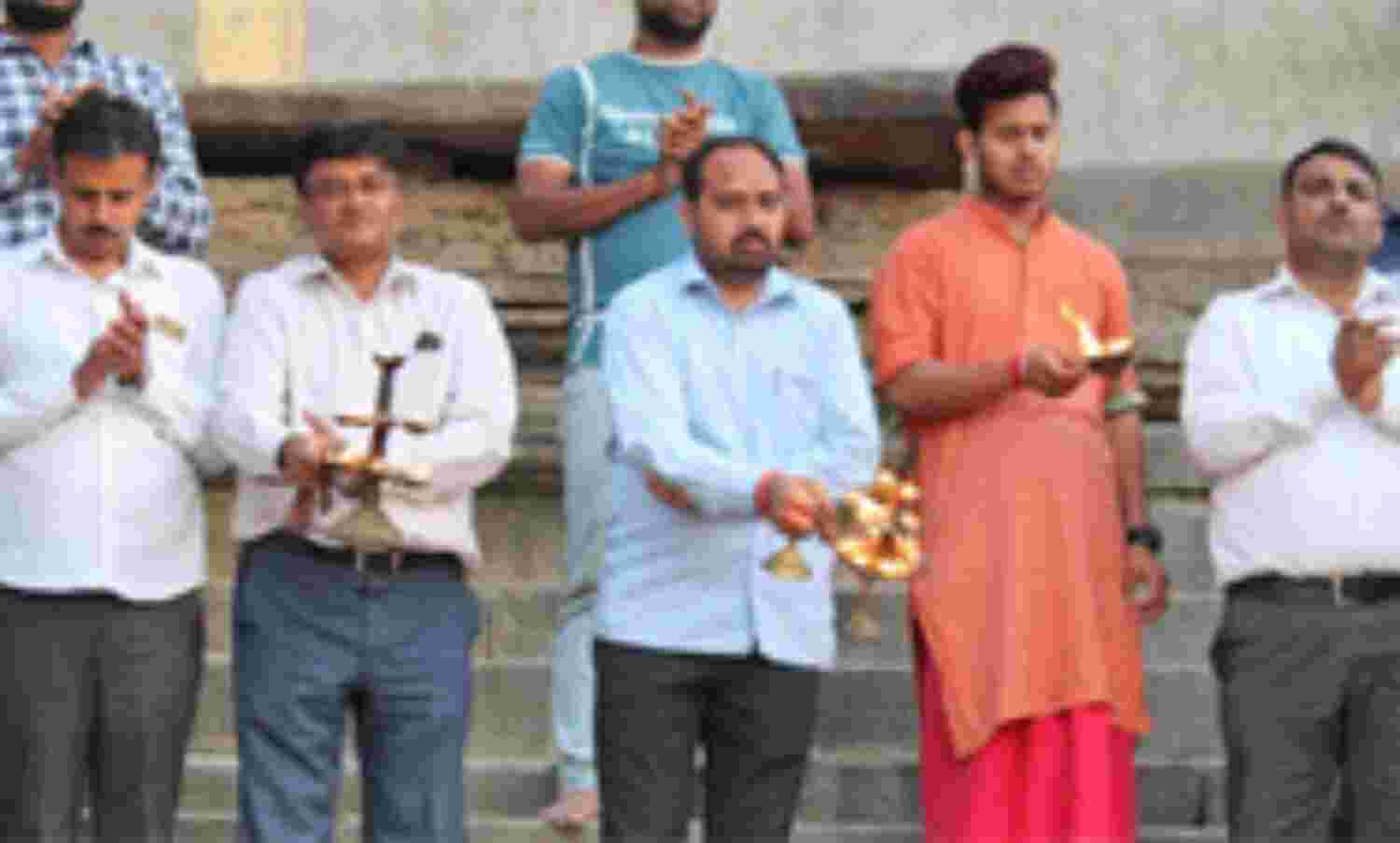 मां यमुना की आरती उतार नगरवासियों से की मतदान करने की अपील मां यमुना की आरती उतार नगरवासियों से की मतदान करने की अपील