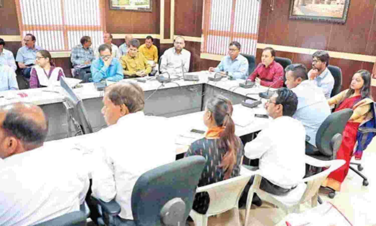 बैठक में पूरी तैयारी के साथ आएं सभी अधिकारी: जिलाधीश बैठक में पूरी तैयारी के साथ आएं सभी अधिकारी: जिलाधीश