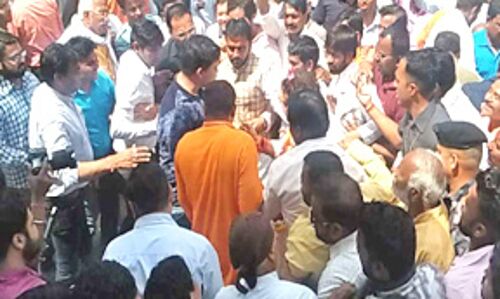 नारेबाजी को लेकर भिड़े भाजपा और कांग्रेस कार्यकर्ता
