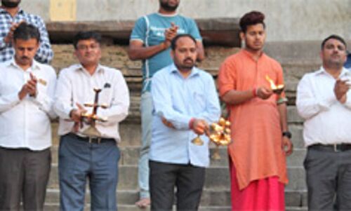 मां यमुना की आरती उतार नगरवासियों से की मतदान करने की अपील