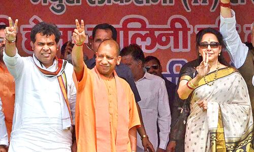 तबाही का नाम कांग्रेस है, इसे नहीं आने दीजिए : योगी आदित्यनाथ तबाही का नाम कांग्रेस है, इसे नहीं आने दीजिए : योगी आदित्यनाथ