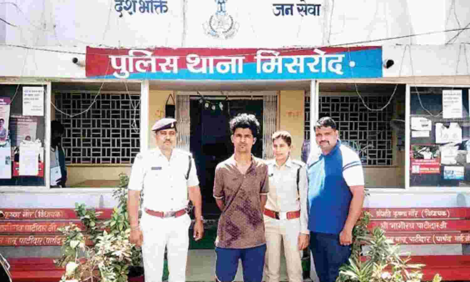 एटीएम से चोरी करने आए आरोपी गिरफ्तार एटीएम से चोरी करने आए आरोपी गिरफ्तार