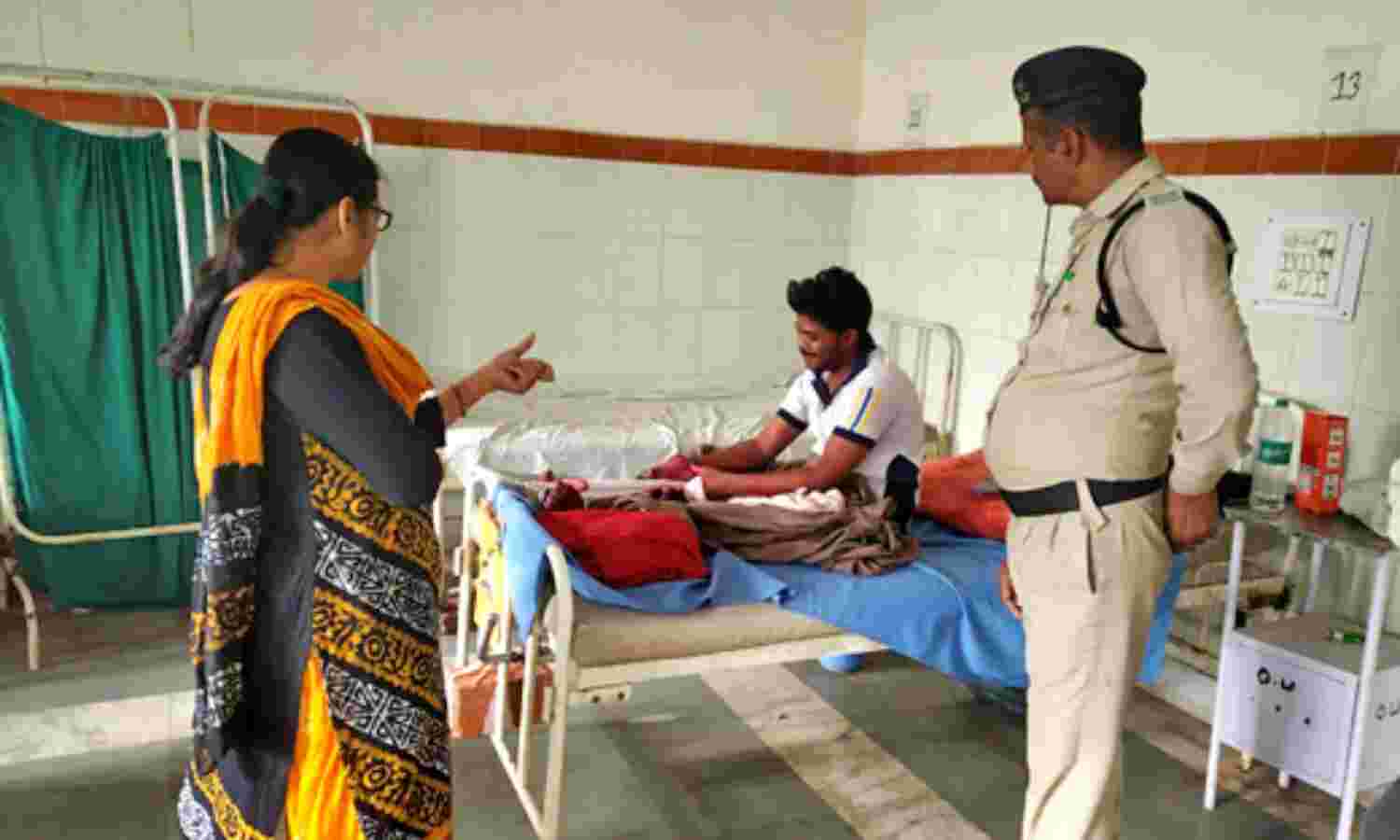 जिला अस्पताल में एक ही चिकित्सक मिला ड्यूटी पर जिला अस्पताल में एक ही चिकित्सक मिला ड्यूटी पर