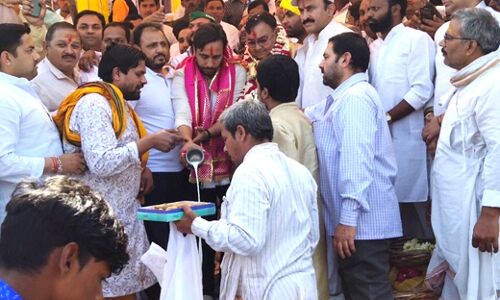 दम-खम के साथ प्रत्याशियों ने किया नामांकन