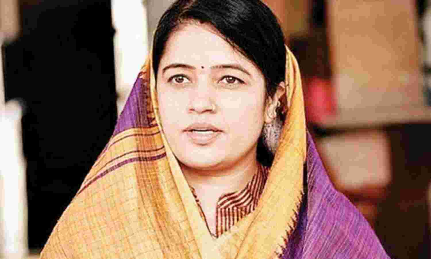 किस रंग में रंगेगी सीधी किस रंग में रंगेगी सीधी