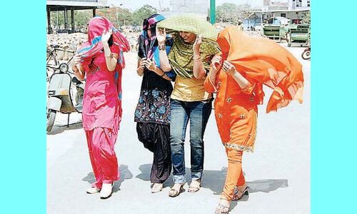 राजनीति के साथ गरमाया मौसम का मिजाज, 13 जिलों में लू चलने की चेतावनी राजनीति के साथ गरमाया मौसम का मिजाज, 13 जिलों में लू चलने की चेतावनी