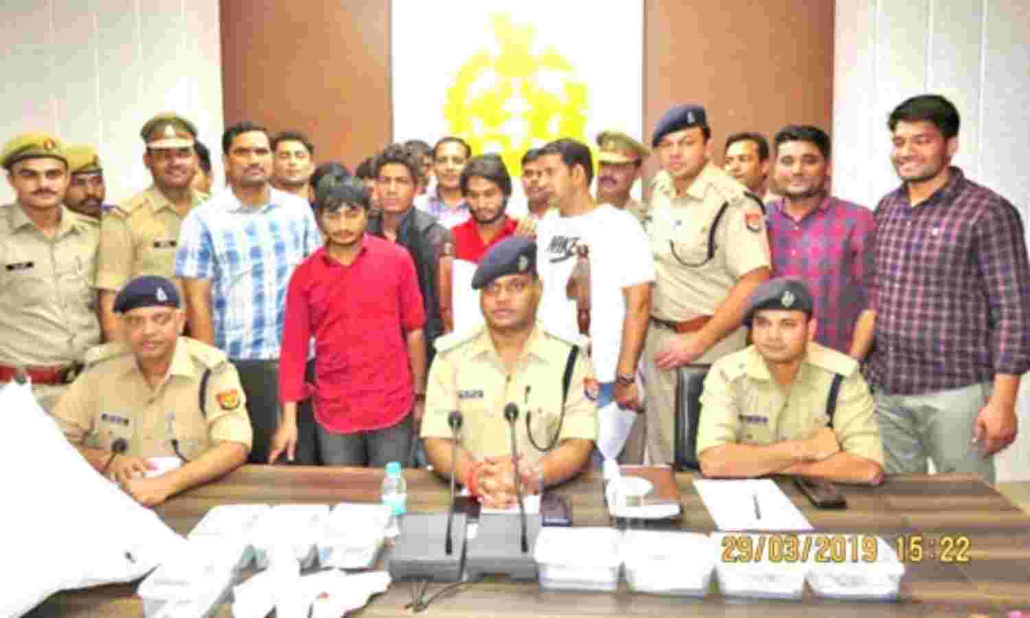 पौने दो लाख के ईनामी सहित पांच गिरफ्तार