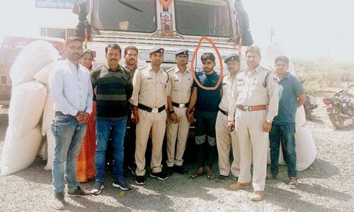 आटे की बोरियों के पीछे छिपा 71 लाख का डोंडाचुरा जब्त