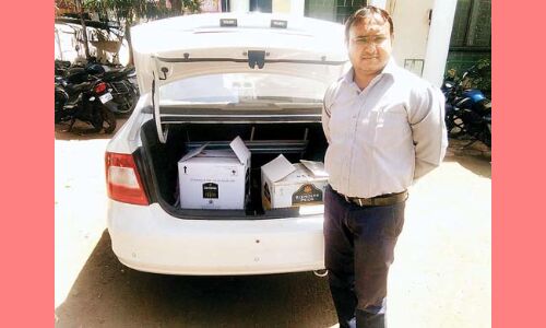 वाहन सहित शराब तस्कर गिरफ्तार