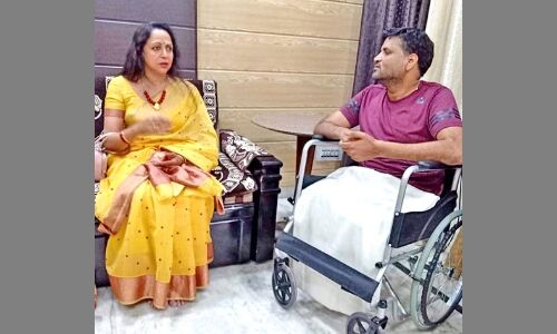 भाजपा नेता सिद्धार्थ लोधी के घर पहुंची हेमामालिनी