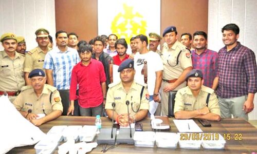 पौने दो लाख के ईनामी सहित पांच गिरफ्तार