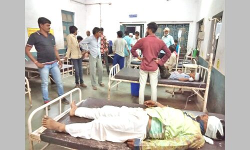 ट्रेक्टर ट्रॉली व मालवाहक वाहन में भिड़ंत, एक की मौत, 12 घायल