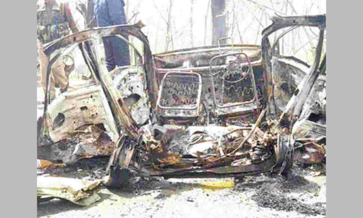 बनिहाल में सीआरपीएफ की बस के पास कार में धमाका