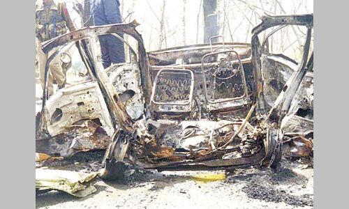 बनिहाल में सीआरपीएफ की बस के पास कार में धमाका