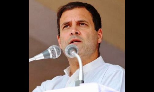 अपने ही संसदीय क्षेत्र अमेठी में घिरे राहुल, हार के डर से दो सीटों पर लड़ेंगे चुनाव अपने ही संसदीय क्षेत्र अमेठी में घिरे राहुल, हार के डर से दो सीटों पर लड़ेंगे चुनाव