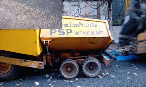 न खुदाई की गई न डाला पर्याप्त डामर, ऐसे तो उखड़ जाएंगी सड़कें