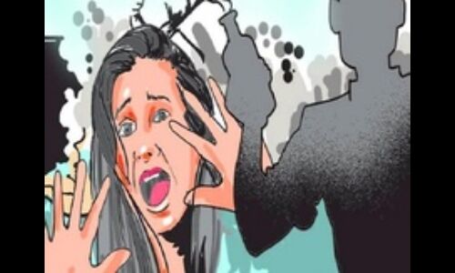 मथुरा में महिला आरक्षी पर एसिड अटैक, हालात गंभीर