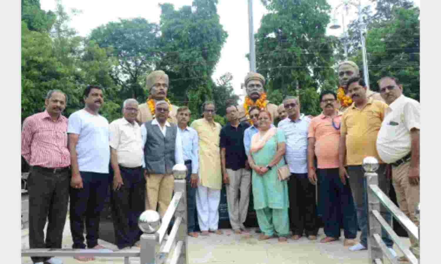 लोकमान्य तिलक की 99वीं पुण्यतिथि पर युवा मराठी मंच ने की पुष्पांजलि अर्पित