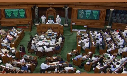 लोकसभा से सांसदों की 30 फीसदी वेतन कटौती वाला बिल पास