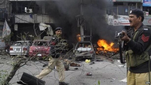 लाहौर में आत्मघाती हमला, 4 जवान सहित 6 की मौत