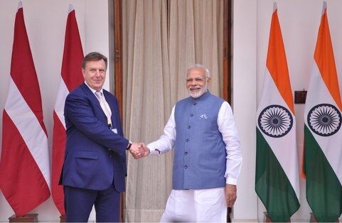 लातविया के पीएम ने प्रधानमंत्री मोदी से की मुलाकात