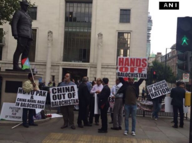 लंदन: चीनी दूतावास के सामने बलूचों ने किया प्रदर्शन, मोदी के समर्थन में लगाए नारे